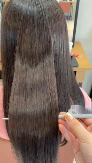 ロング あやめ【顔まわり/レ イヤー/柔らかカラ】のヘアスタイル