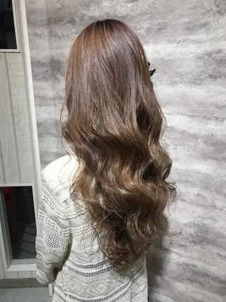 ロング カラー uru"所属・uru" すずきさゆりのヘアスタイル