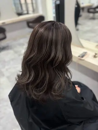 セミロング カラー よこみぞ こなつのヘアスタイル