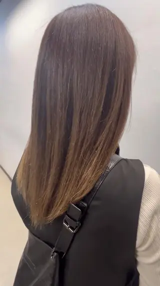 セミロング 中村　イノアカラー 飛優　六本松のヘアスタイル