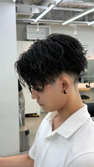 ショート カラー パーマ メンズ キッズ 岩本晴佳/波巻きパー マ/フェザーパーマのヘアスタイル