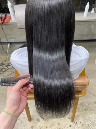 ロング 茜璃/ブリーチカラー /レイヤーカットのヘアスタイル