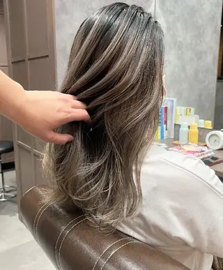 カラー セミロング iloli　メニューの無い美容室所属・iloli代表　前田 雄也　のヘアスタイル