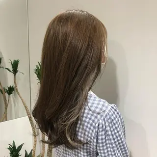 ロング カラー 白土 さくらのヘアスタイル