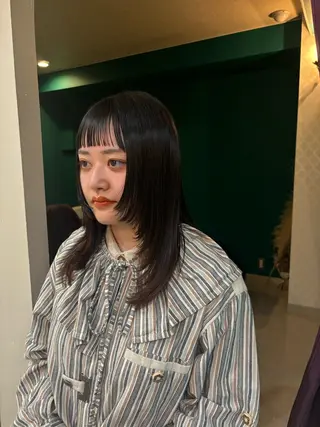 ミディアム イシザワ ユミのヘアスタイル