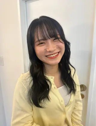 セミロング カラー オノ アイラのヘアスタイル