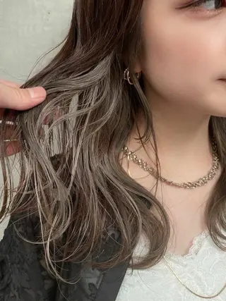 カラー 吉岡 茉穂のヘアスタイル