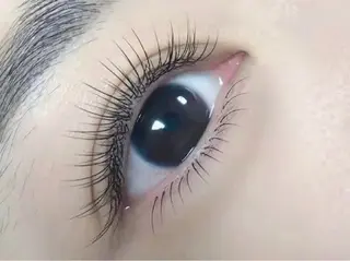 マツエク・マツパ EEネイルサロン所属・まつ毛パーマ專門 BEAUTYのマツエク・マツパデザイン