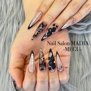 ネイル MADIA藤沢所属・MADIA MEGUのネイルデザイン