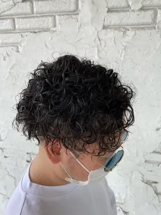 パーマ メンズ 尾崎 優也のヘアスタイル