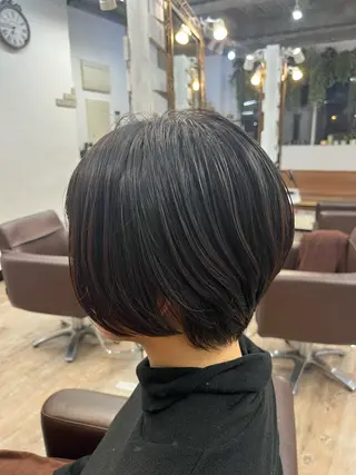 ショート Ailes所属・YUZUKI/艶カラ ー/丸みショートのヘアスタイル