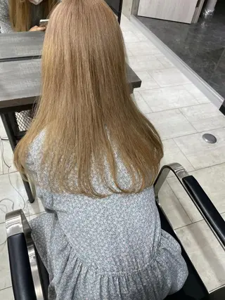 ロング カラー Kvell&Co.所属・ハイトーン カラーのヘアスタイル