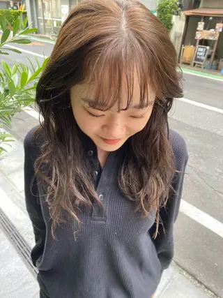 ロング カラー 室谷 侑奈のヘアスタイル