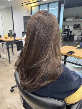 ロング yuuka🌻 ハイライト/艶カラーのヘアスタイル