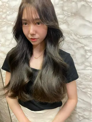 ロング カラー YEAU　PLUS所属・極上の艶髪 RINAのヘアスタイル