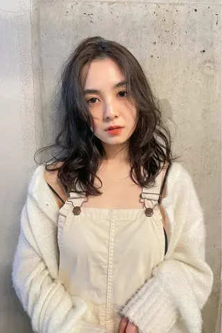 セミロング パーマ パーマ/レイヤー 岩山丈一郎のヘアスタイル