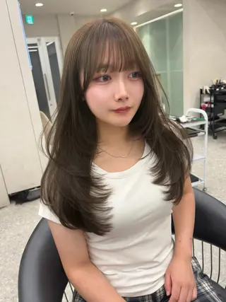 セミロング カラー ヘアアレンジ ふみか🎀 ベージュカラーのヘアスタイル