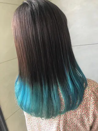 カラー 岡村 真子のヘアスタイル