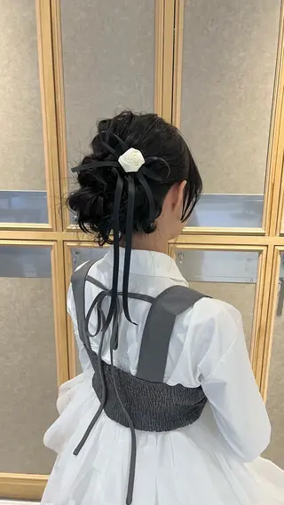 セミロング ヘアアレンジ るり 暗髪・艶カラーのヘアスタイル