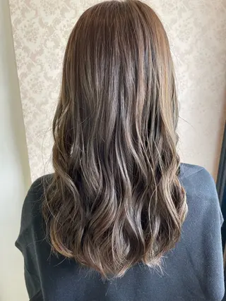 カラー ヒヨシ ルナのヘアスタイル