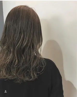 セミロング カラー 船津 佳奈美のヘアスタイル