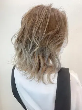 セミロング AKANE 【zina新宿】のヘアスタイル