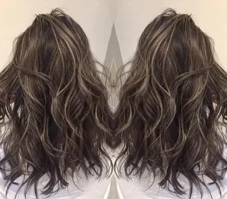 セミロング カラー 韓国レイヤー外国人風 透明感カラー髪質改善のヘアスタイル