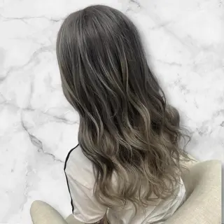 ロング カラー セルバ所属・HIRORO ブリーチ/ハイトーンのヘアスタイル