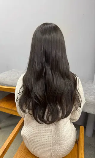 カラー maina/透明感 ベージュ/暖色カラーのヘアスタイル
