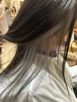 ロング カラー 伊藤 梨緒のヘアスタイル