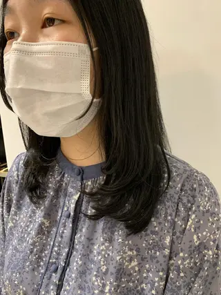 ミディアム ブリーチなしWカラー /地毛風/小林凪沙のヘアスタイル