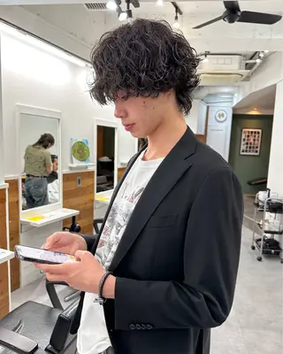 ミディアム パーマ メンズ グランジヘア 無造作ヘアHYUGAのヘアスタイル