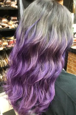 カラー ＦＵＮＩＣ ファニックのヘアスタイル