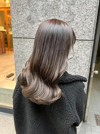 ロング カラー ノイシキ サキのヘアスタイル