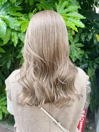 セミロング カラー ヘアアレンジ AiM エイム　韓国レイヤーのヘアスタイル