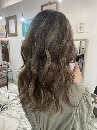 セミロング カラー 👑圧倒的カラー👑 佐々木祐希のヘアスタイル