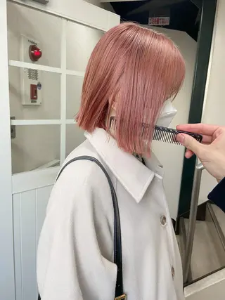 ミディアム カラー 岡本康平/ボブ /ブリーチ/レイヤーのヘアスタイル