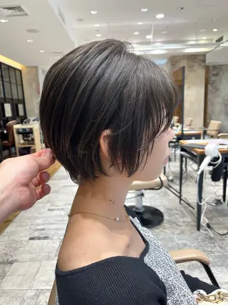 ショート 顔まわりカット 前髪カット安井楽人のヘアスタイル