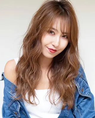 セミロング salowin 原宿 aroa所属・韓国／ハッシュカット ／透明感カラー／金野のヘアスタイル