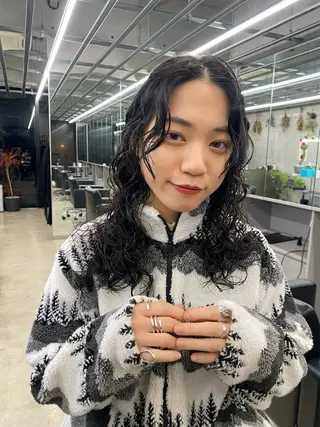 ミディアム パーマ 似合わせカット レイヤーボブウルフのヘアスタイル