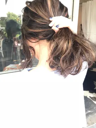 ミディアム カラー ヘアアレンジ Mariana/ 鶴原-ハイライトのヘアスタイル