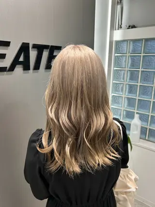 ロング メンズ 艶感ミルクティー🤍 色落ち綺麗🤍ともやのヘアスタイル