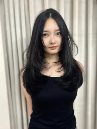 ロング 韓国ヘア レイヤーカットのヘアスタイル