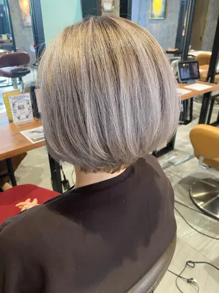 ショート カラー 【earth】オガタ 🫧髪質改善縮毛🫧のヘアスタイル