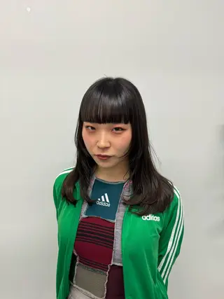 ミディアム INORI|艶カラ ー|フェイスレイヤーのヘアスタイル