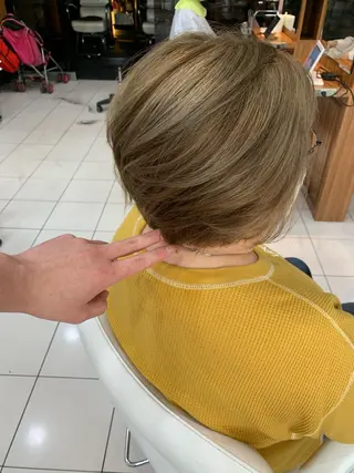 ショート カラー 白髪ぼかしハイライト 柳川拓哉のヘアスタイル