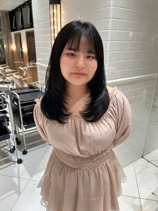 セミロング chord seventh コードセブンス所属・Manaka ☺︎のヘアスタイル