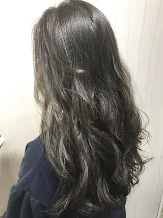 カラー 嶋村夏実🌼レイヤー 🌸白髪ぼかしのヘアスタイル