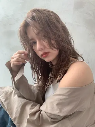 ミディアム カラー 🉐レイヤー/塩見 弘樹🉐渋谷のヘアスタイル