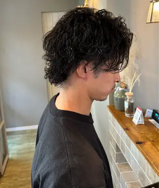 ミディアム パーマ メンズ 加納 慶治郎のヘアスタイル